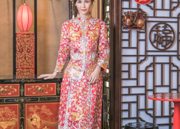 【大五福】裙掛帶有溫婉優雅的感覺，深受歷代新娘歡迎的款式。